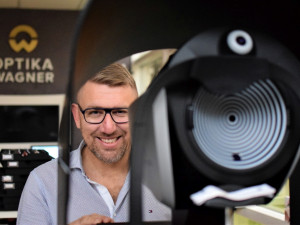 ROZHOVOR: Optika Wagner nabízí rychlé vyšetření zraku unikátním přístrojem