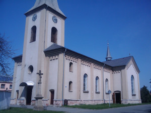 Zloděj se vloupal na faru, vyrušil ho alarm