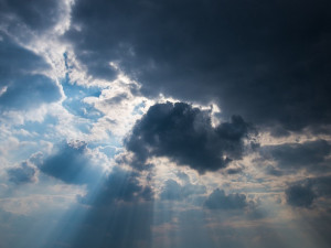 POČASÍ NA NEDĚLI: Ráno mlhy a mrholení, odpoledne se ukáže slunce