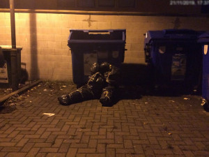 FOTO: Strážníci vyjížděli do Rooseveltovy ulice k údajným zabaleným mrtvolám v pytlích