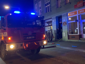 AKTUÁLNĚ: V Tomkově ulici v Hejčíně hoří byt