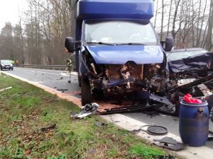 AKTUALIZOVÁNO: Po čelní srážce osobáku a dodávky je silnice již zprovozněna