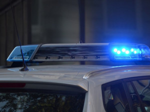 Řidič se nestihl vyhnout chodci s vozíkem