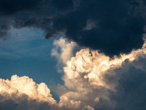 POČASÍ NA STŘEDU: bude převážně oblačno, teploty mezi 8 až 11 °C