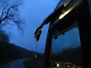 Tatra a autobus se při míjení střetly zrcátky