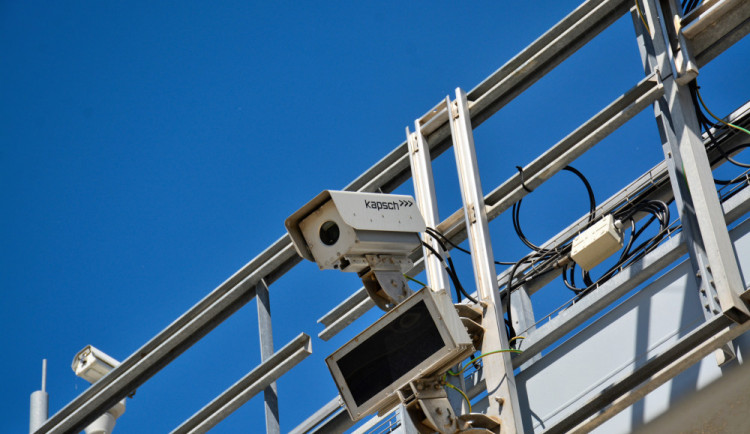 Nový systém výběru mýta zatím komplikace v dopravě nepřinesl