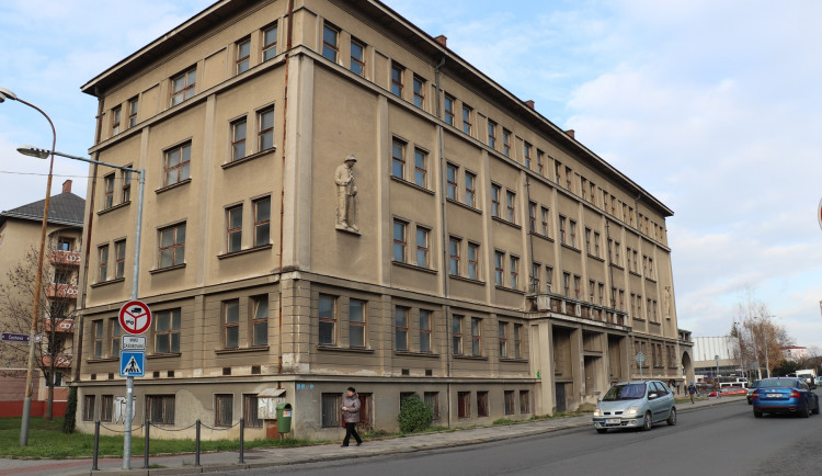 Nevyužívaný armádní dům v Přerově se přestaví na byty