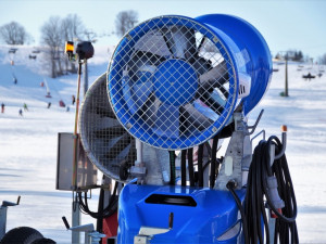 Provozovatel skiareálu dostal pokuty ve stovkách tisíců korun. Bez povolení odebíral vodu pro výrobu sněhu