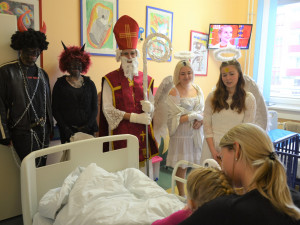 FOTO: Mikuláš zavítal do nemocnic v Prostějově, Přerově i ve Šternberku