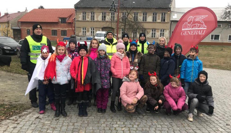 Děti ve Smržicích pomáhaly policistům s kontrolami