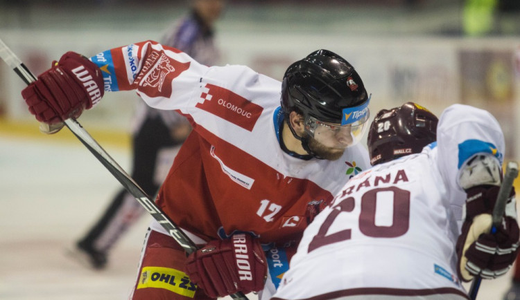 Kohouti porazili Spartu na domácím ledě, z hlavního města přivezli cenné tři body