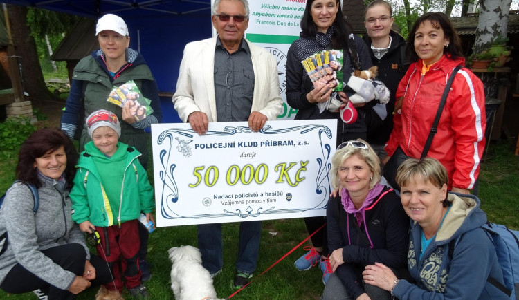 FOTO: Policisté v Olomouckém kraji pomáhají dětem ve fakultní nemocnici i pozůstalým po policistech a hasičích