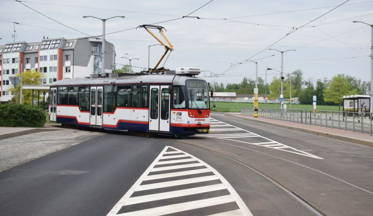 AKTUÁLNĚ: V Neředíně srazila tramvaj člověka