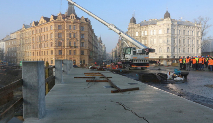 V Olomouci se otevřel most v Komenského ulici, auta tam nesmějí