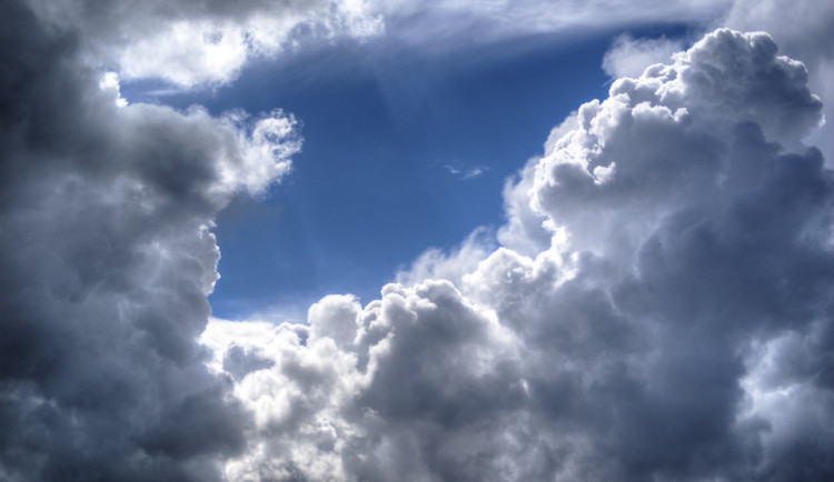 Dnes bude zataženo, pouze místy mlhy, teploty dosáhnou až jedenácti stupňů