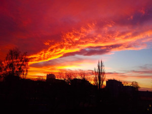 FOTOGALERIE: Slunce a mraky dnes kouzlily na ranní obloze. Tady jsou vaše nejlepší úlovky