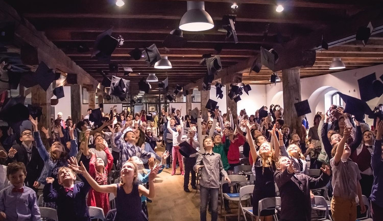 Pevnost poznání spouští registrace na kroužky pro děti i seniory