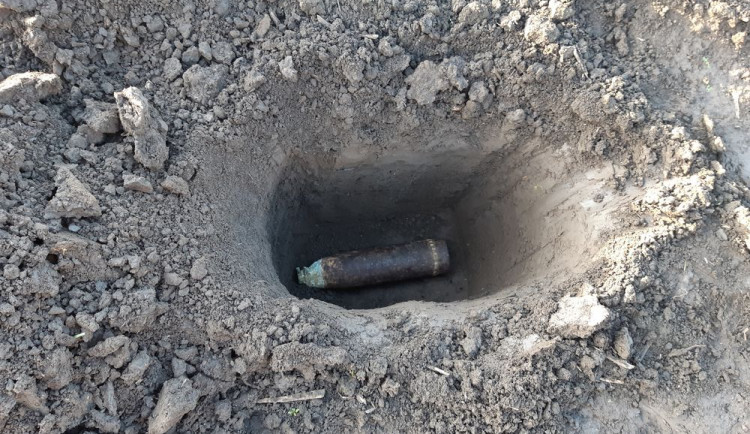 Na Prostějovsku se našel granát z druhé světové války. Dnes dopoledne ho odpálil pyrotechnik