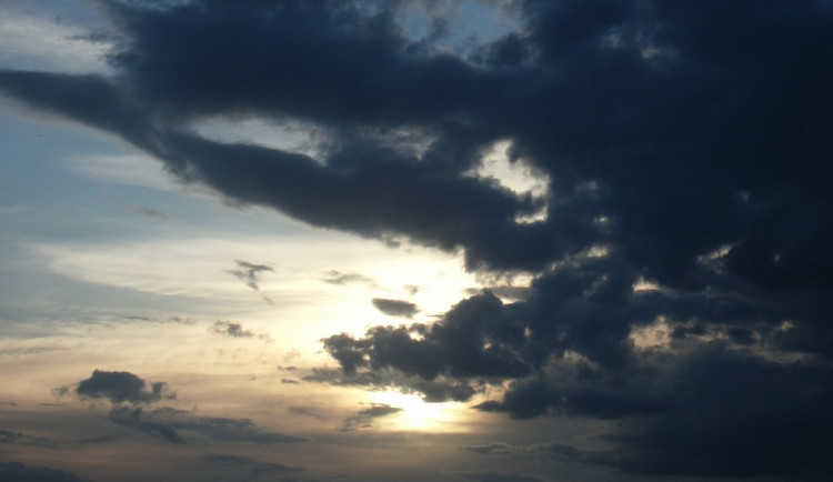 POČASÍ NA NEDĚLI: Lehce se ochladí, bude oblačno až zataženo