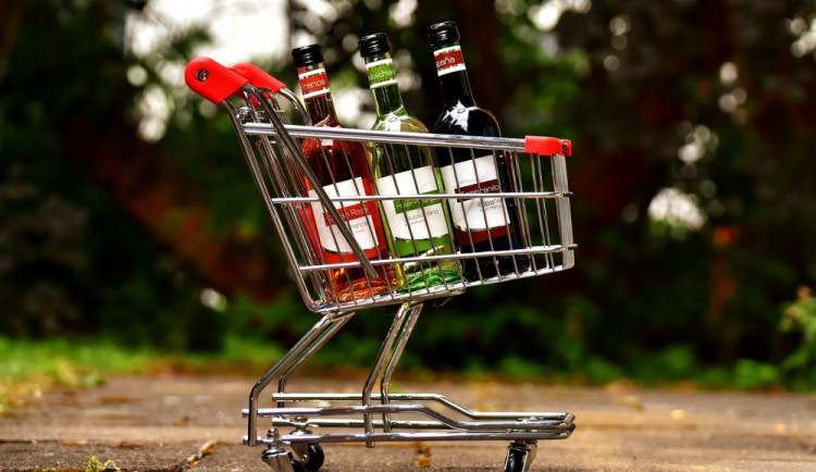 V supermarketech před koncem roku přibývá pokusů o krádež alkoholu