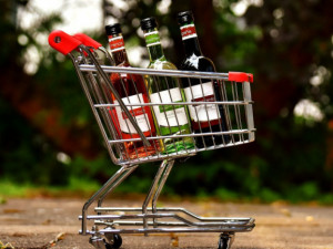 V supermarketech před koncem roku přibývá pokusů o krádež alkoholu
