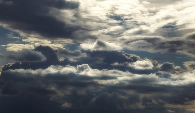 POČASÍ NA PONDĚLÍ: Bude oblačno, místy může drobně sněžit