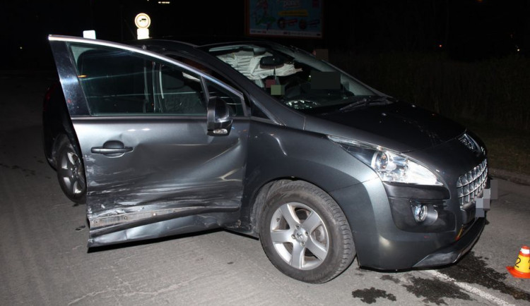 Na olomoucké křižovatce se srazila dvě auta. Škoda je téměř čtvrt milionu