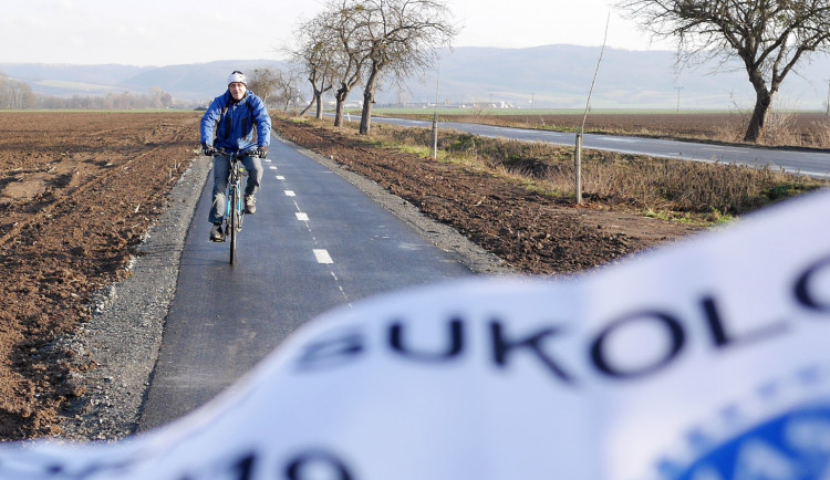 Dlouhou Loučku a Horní Sukolom spojila stezka pro cyklisty a pěší