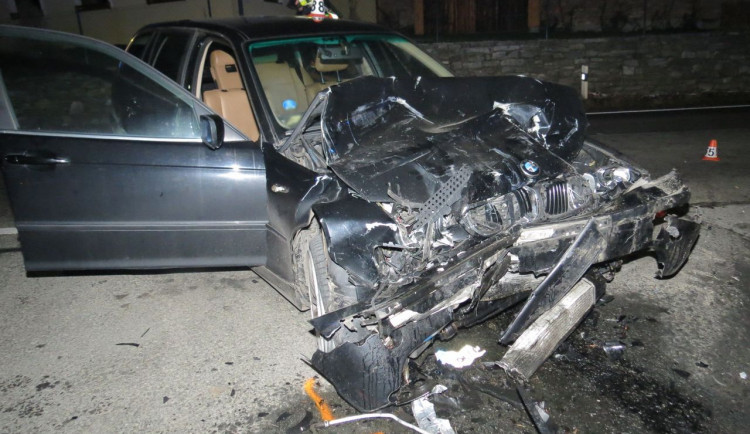 Při nehodě na Šumpersku se zranili tři lidé, škoda se vyšplhala na čtvrt milionu