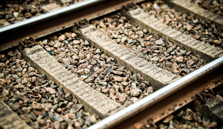 AKTUALIZOVÁNO: U Štěpánova se střetl rychlík s cyklistkou. Žena z místa nehody utekla