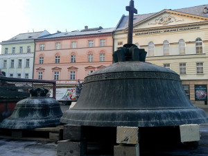 Cymbály po staletích opouštějí olomouckou radnici, projdou péčí restaurátorů