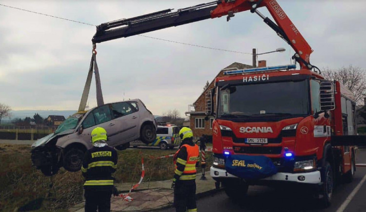 FOTO: Nový prostějovský speciál při zásahu u dopravní nehody v Těšeticích