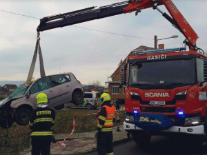 FOTO: Nový prostějovský speciál při zásahu u dopravní nehody v Těšeticích