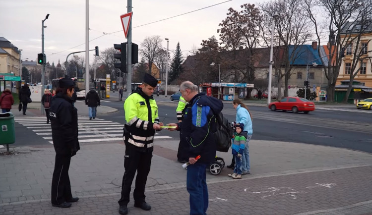 VIDEO: Proběhla celorepubliková dopravně bezpečnostní akce. Na Olomoucku zkontrolovali na tři sta účastníků