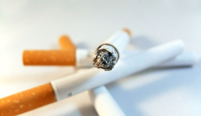 Češi jsou ve spotřebě cigaret sedmí na světě, nejvíce kouří senioři