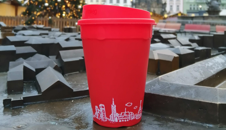 FOTO: Vratné kelímky v Olomouci bude nově zdobit dominanta města