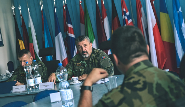 Armáda chce koupit nejméně jeden průzkumný a bojový dron, řekl generál Opata v Prostějově