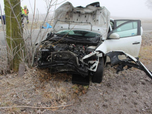 Řidiči na Prostějovsku bourali v důsledku smyku. Padaly značky a popelnice