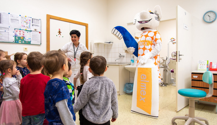 FOTO: Malým pacientům pomáhá na Klinice zubního lékařství ve fakultní nemocnici zubní víla