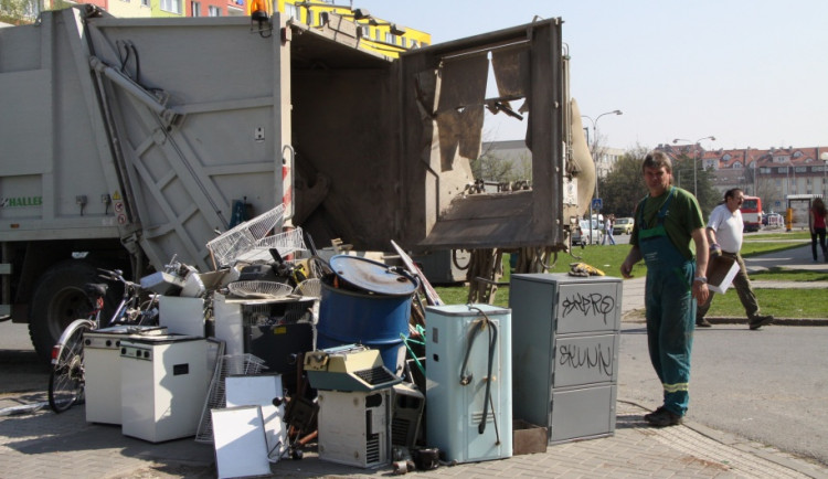 POLITICKÁ KORIDA: Souhlasí zastupitelé se zrušením tradičních sběrových sobot?