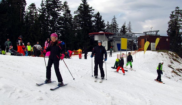 Jesenickým skiareálům přinášejí potíže výkyvy počasí