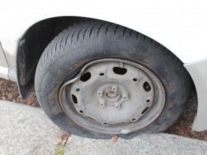 Řidička nezvládla vyjet z kruhového objezdu. Nadýchala přes dvě promile