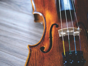 Ztracené starožitné housle se díky poctivé ženě vrátily zpět ke svému majiteli