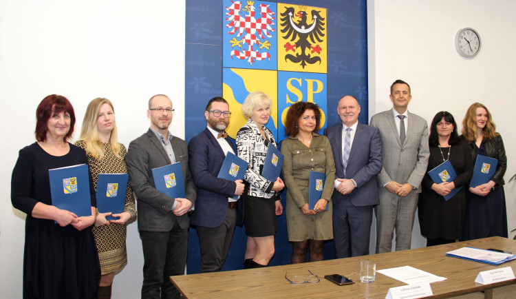 Knihovnám v Olomouckém kraji letos poputuje téměř 12 milionů korun. Kraj přidá i knihovníkům