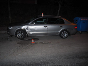 Hned dva řidiči vinou neopatrných jízd poškodili zaparkovaná vozidla, oba z místa odjeli