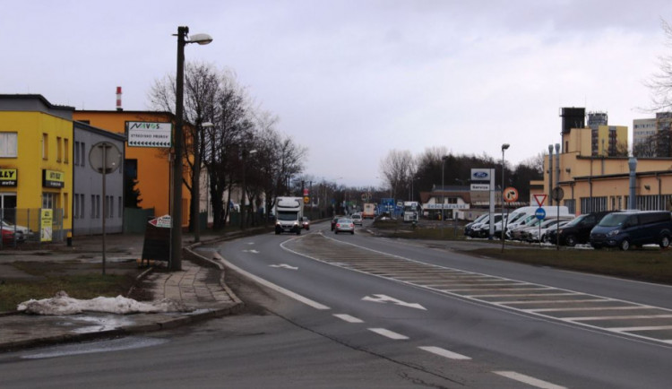 V úseku, kde minulý rok auto srazilo a usmrtilo dvě dívky, bude od března snížená rychlost