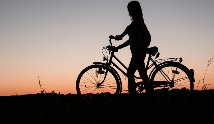 Při jízdě na kole nesvítila, proto byla vyzvána k dechové zkoušce