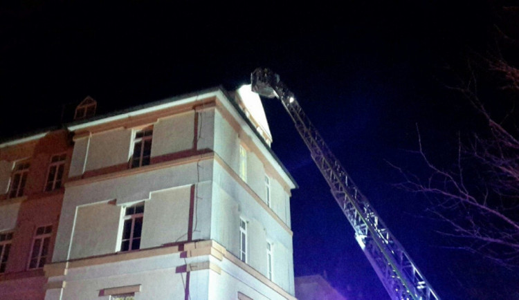 Vichřice v kraji už připravila o elektřinu na sedm tisíc lidí