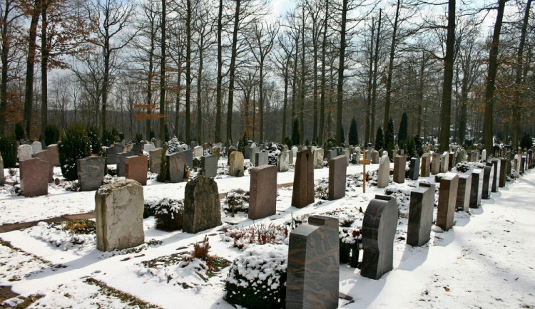 Městský a předmostský hřbitov je dočasně uzavřen kvůli větru