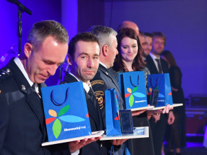 Hasiči a policisté převzali ocenění za záchranu lidských životů